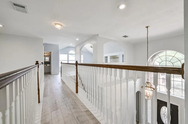 Building Photo - 1622 Maryvale Dr