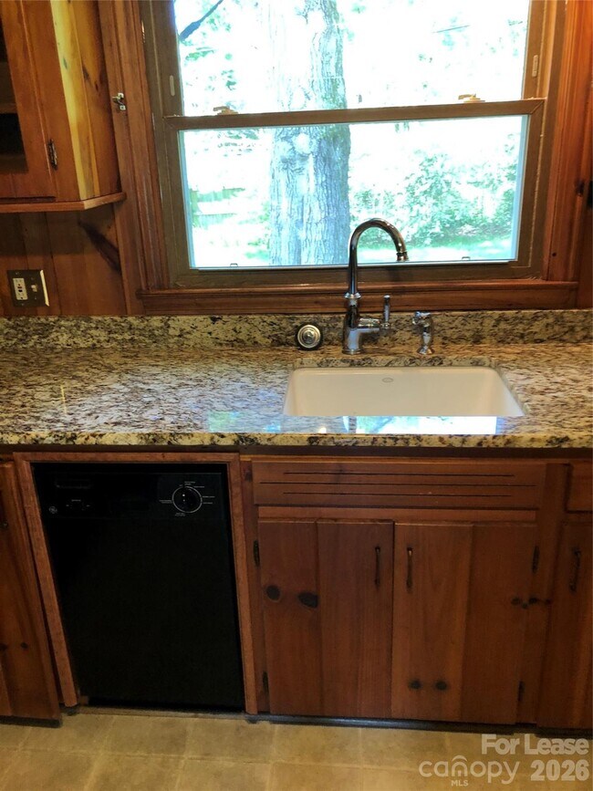 Building Photo - 1116 Bevis Dr