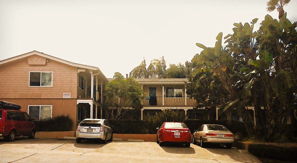 Off street parking 8 spaces for 12 cars - 1739 Sunset Cliffs Blvd