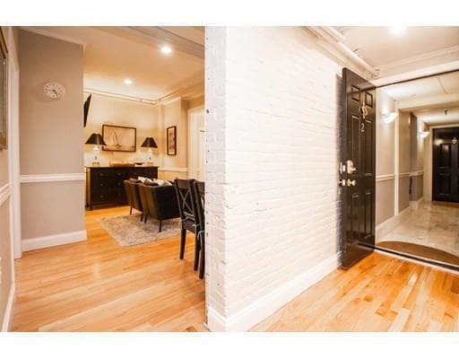 Building Photo - 290 Beacon St