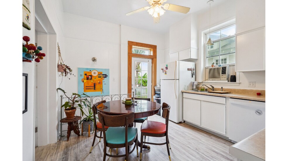 Building Photo - 4516 Banks St