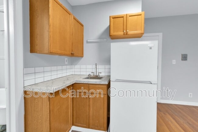 Building Photo - 131 Allen St