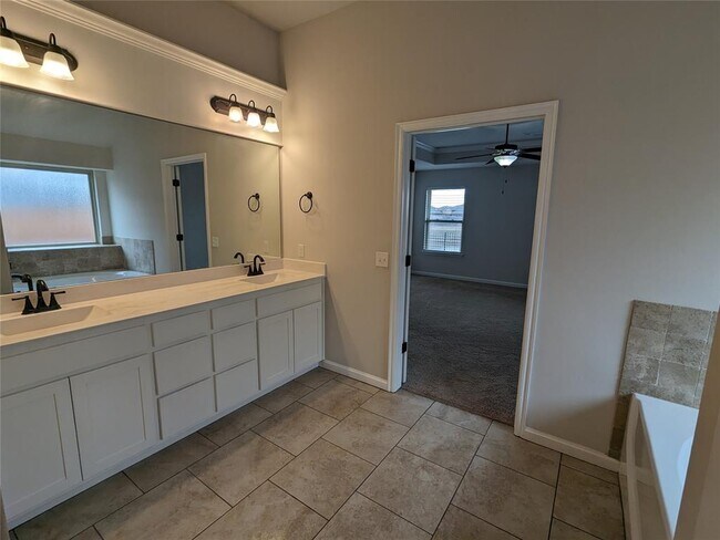 Building Photo - 3808 Manderly Pl