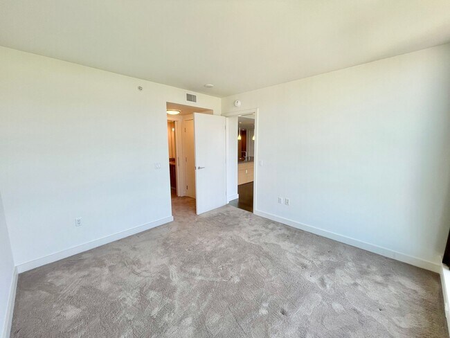 Building Photo - Luxurious Condo at Madrone w/Bay, City Views, Balcony, Pool, Parking - A Must See - PROGRESSIVE