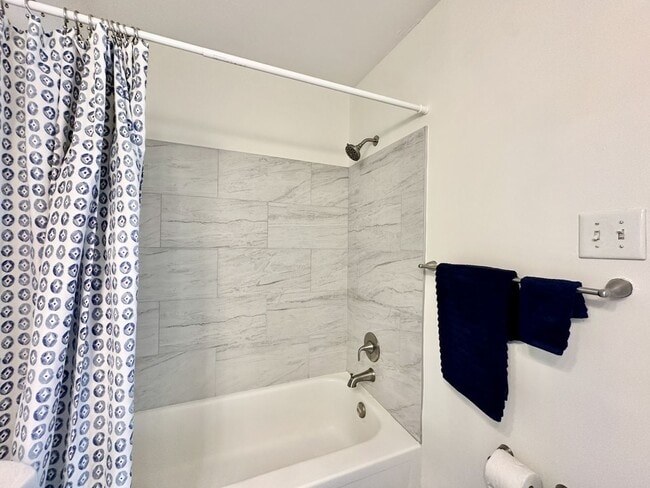 Building Photo - Updated & READY NOW!! A 3-Bedroom Great Neck Home! Excellent Schools! All Appliances Convey!