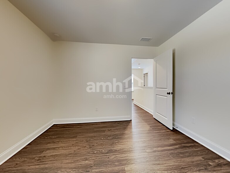 Building Photo - 149 Blackstone Dr