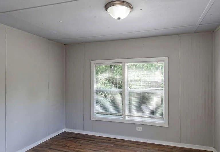 Building Photo - 122 Collins Rd