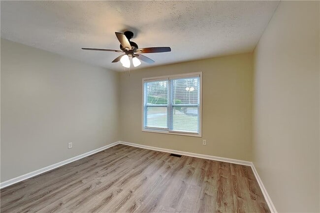 Building Photo - 255 Valley Brook Dr