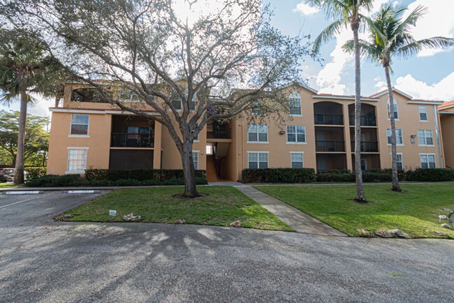 Building Photo - Stylish & Spacious 3BR Condo with Brand-Ne...