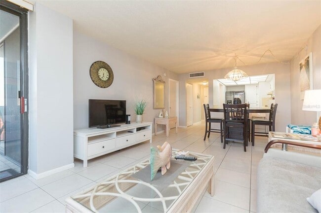 Building Photo - 6357 Bahia Del Mar Blvd S