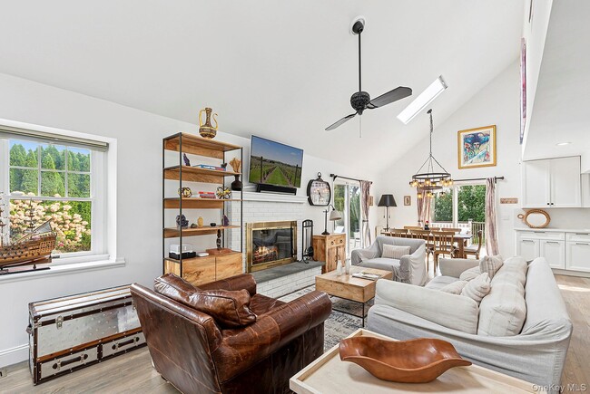 Building Photo - 28 Windermere Dr