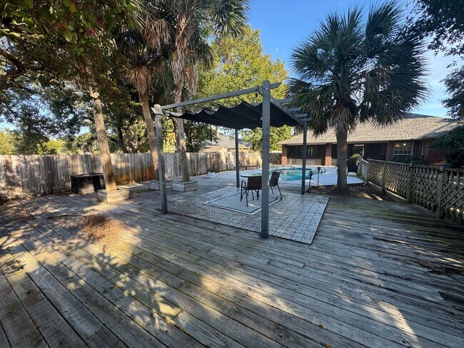 Building Photo - Gulf Breeze - Melissa Oaks - 4 Bedroom, 2 Bathroom w/ pool
