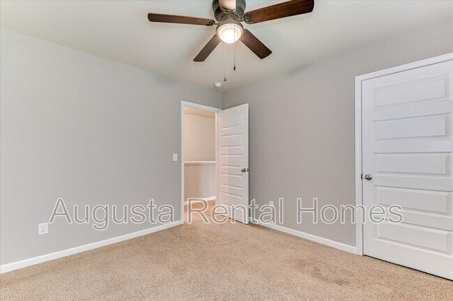 Building Photo - 5060 Vine Ln