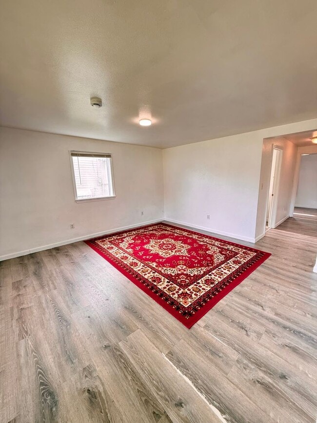 Building Photo - 313 N. "E"