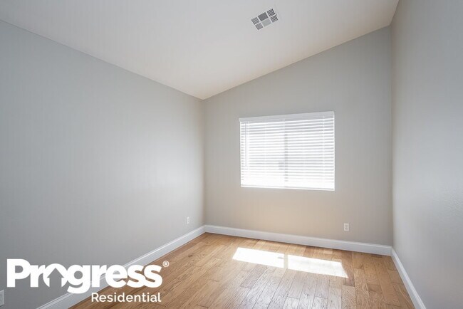 Building Photo - 537 Bay Bridge Dr