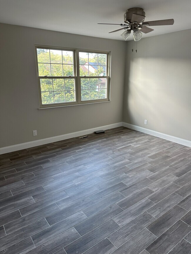 Building Photo - 223 Foxwood Ln