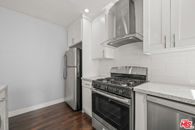 Building Photo - 1754 N La Brea Ave