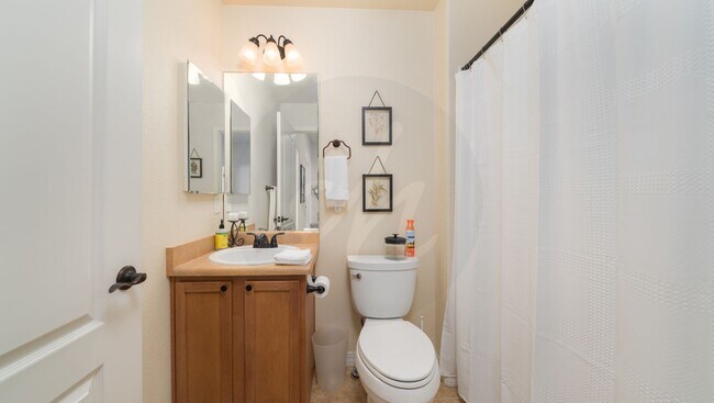 Building Photo - Fully Furnished Townhome in Park Haven Vil...