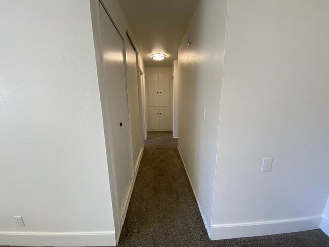 Building Photo - 757 NE Alameda Ave