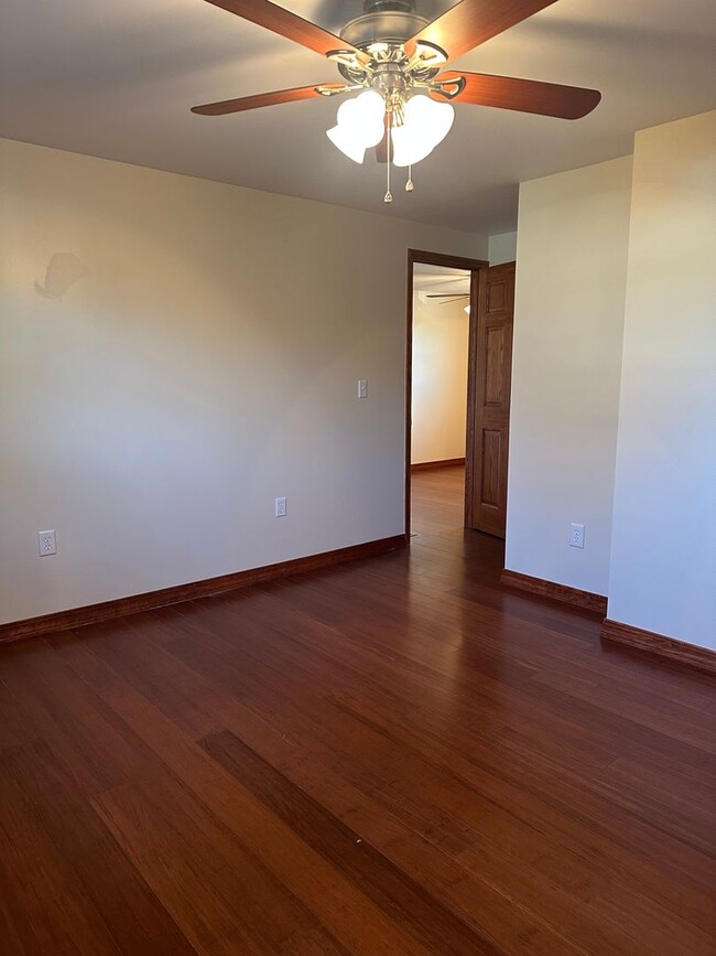 Building Photo - 3 Bedroom 1 Bathroom Home for Rent East Si...