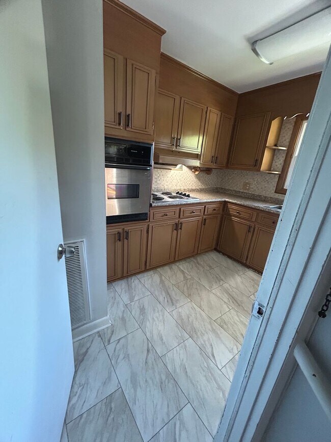 Building Photo - Beautiful 3 bed 3 bath home with finished ...