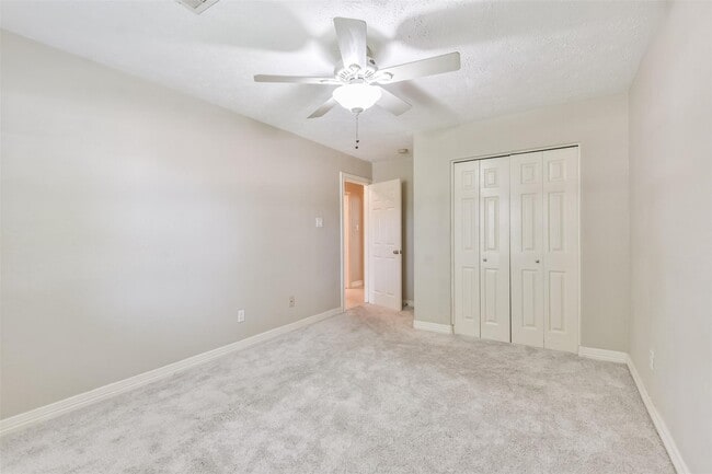 Building Photo - 6847 Vanlynn Ln