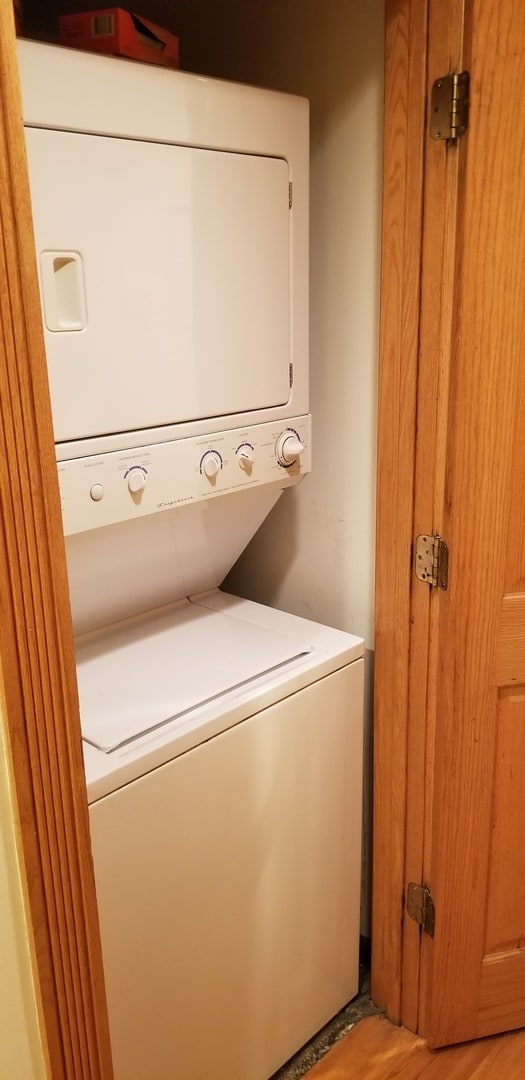 Building Photo - 1534 W George St