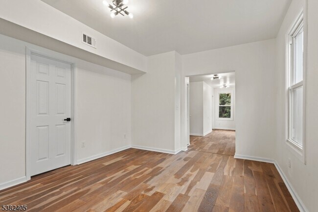 Building Photo - 73 S 13th St