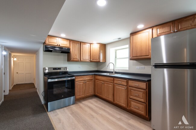 Building Photo - 3301 N Kilbourn Ave