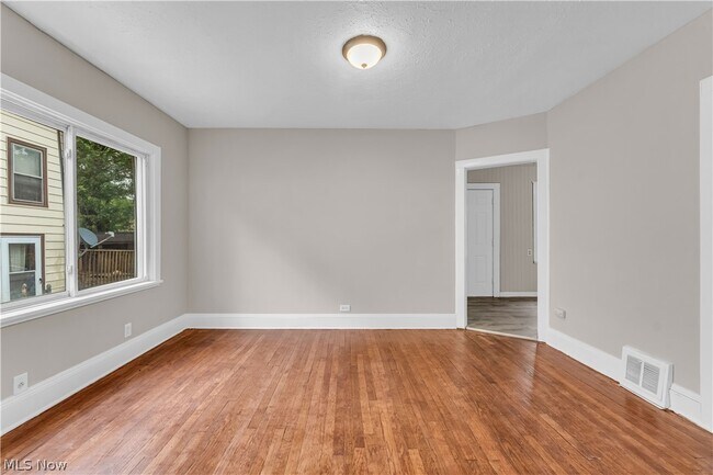 Building Photo - 3519 W 100th St