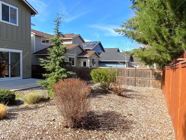 Building Photo - SW Bend Home Close to Old Mill & Deschutes River Trail