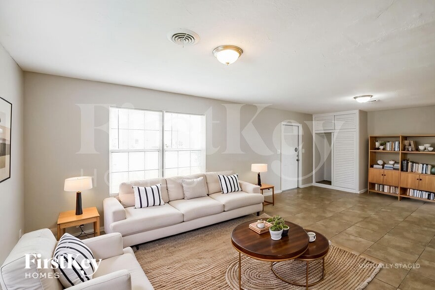 Building Photo - 5961 NW 14th Ct