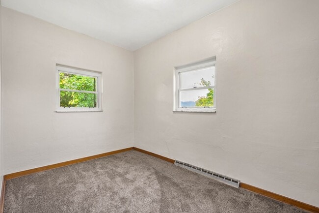 Building Photo - 447 Elm Rd