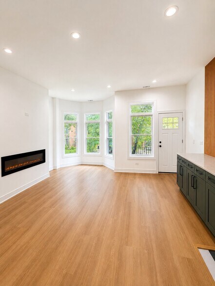 Building Photo - 5638 S Green St