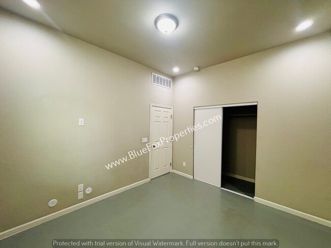 Building Photo - 149 E Stone Ct