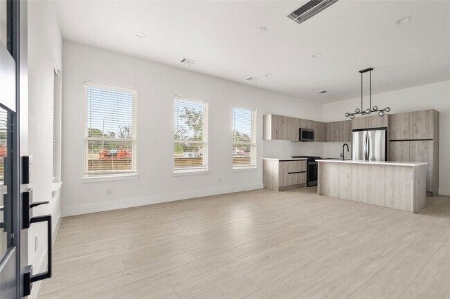 Building Photo - 107 Tolima Dove St