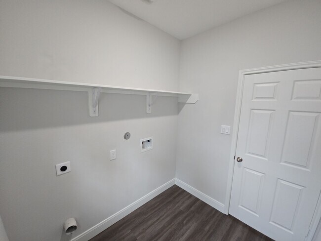 Building Photo - 8235 Locksley Rd