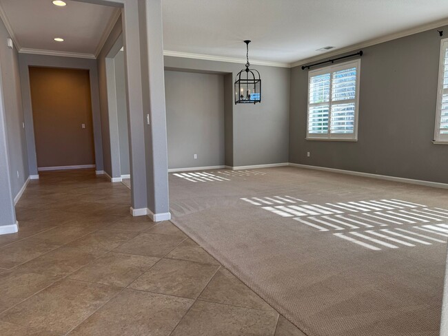 Building Photo - Beautiful 3 bedroom in Whitney Ranch