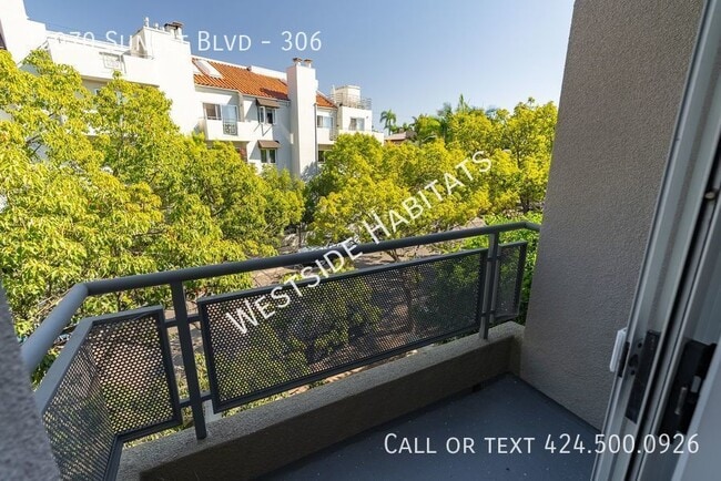 Building Photo - 16070 Sunset Blvd