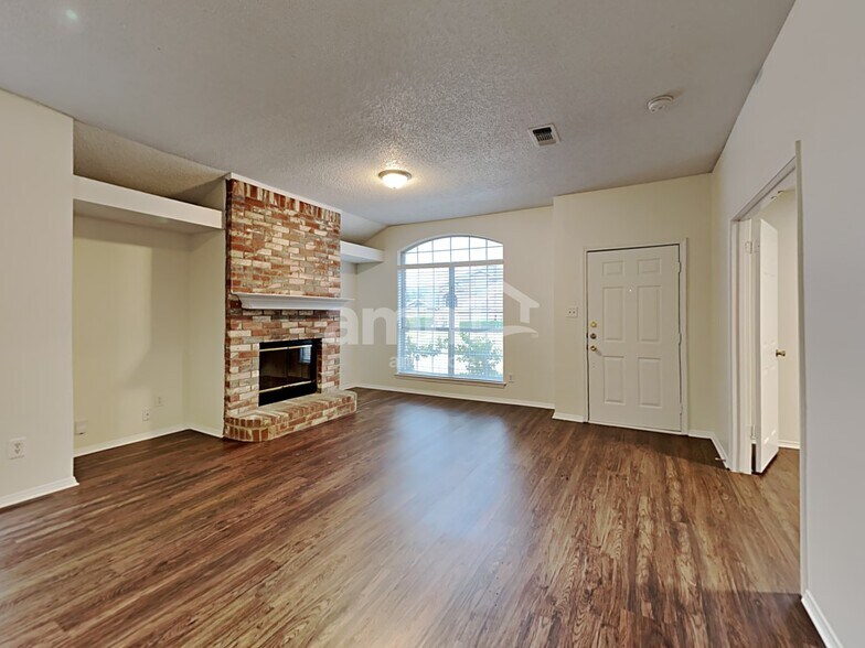 Building Photo - 234 Birchwood Ln