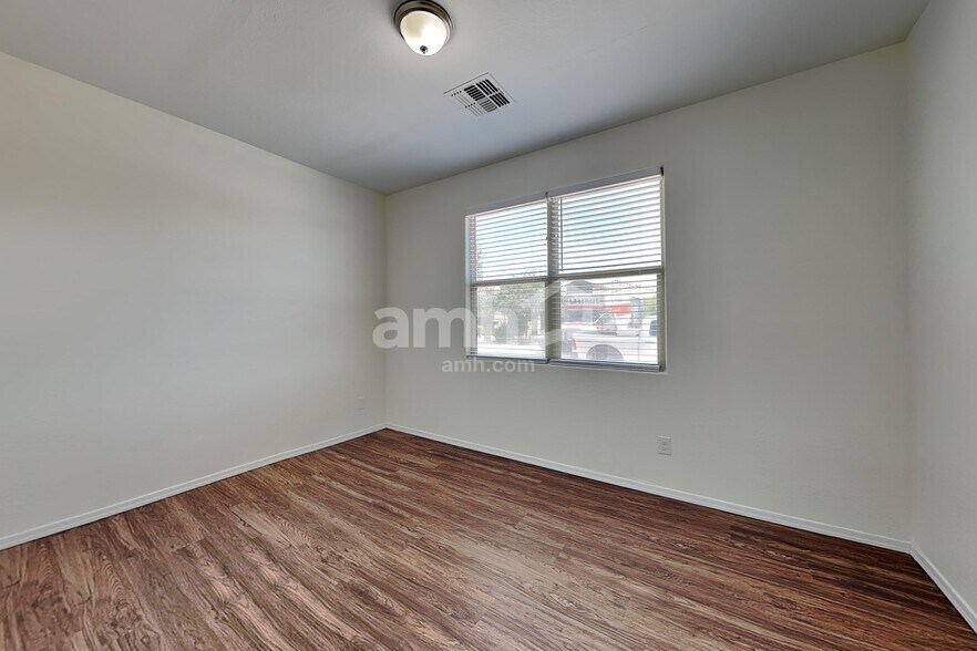 Building Photo - 4610 E Fire Opal Ln