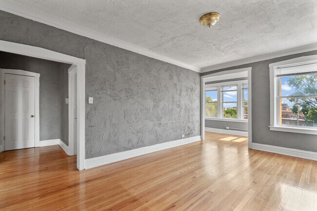 Building Photo - 340 S Homan Ave