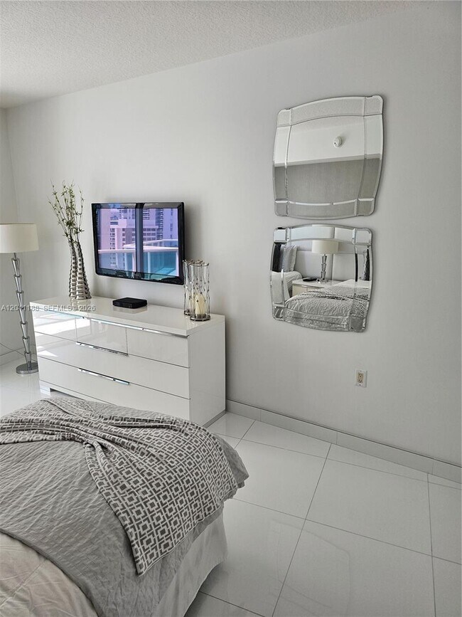 Building Photo - 150 Sunny Isles Blvd