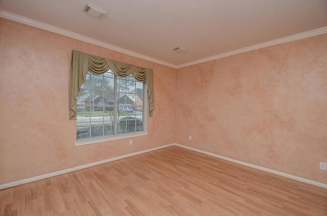 Building Photo - 23826 River Pl Dr