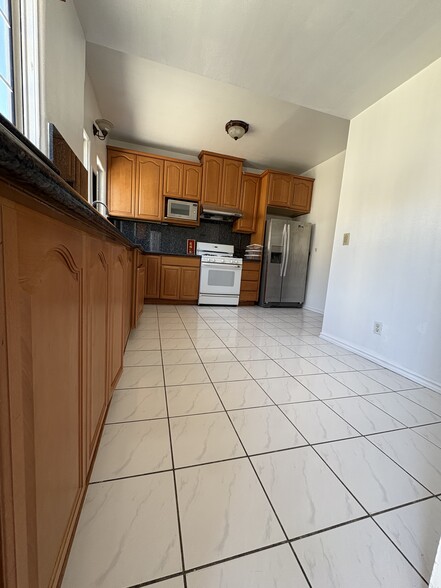 Kitchen - 1428 S Chapel Ave