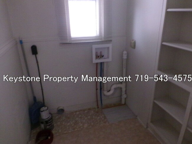 Building Photo - ALL Utilities Included with Rent! South-si...