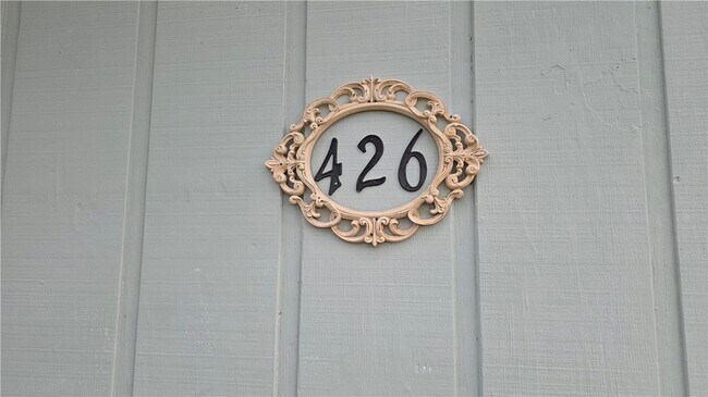 Building Photo - 426 Tulip Dr