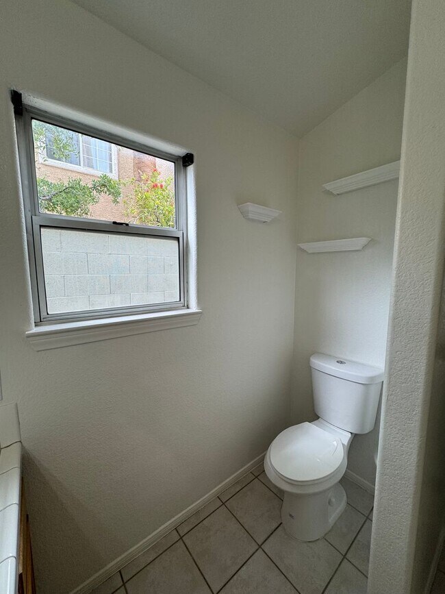 Building Photo - 9224 Kentucky Oaks Dr