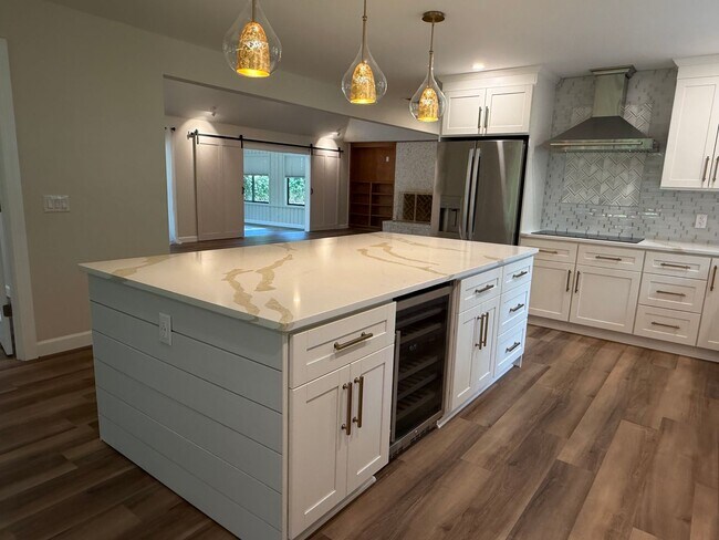 Building Photo - Stunning Remodeled One-Story Home - Port Royal Plantation