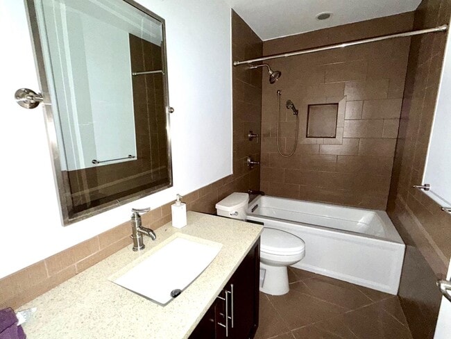 Building Photo - 703 Adams St